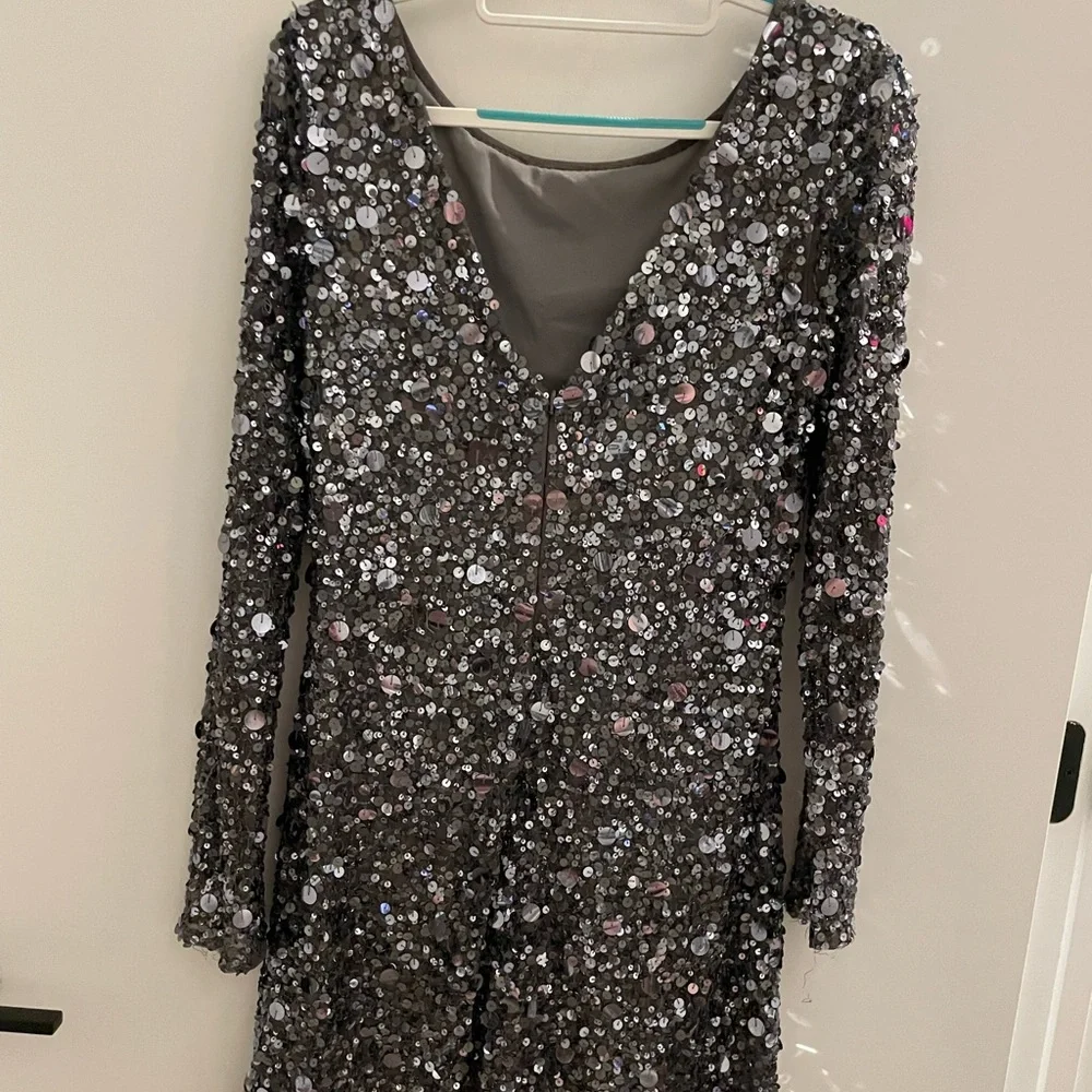 Aidan Mattox Silver Sequin Mini Dress - Picture 4 of 7